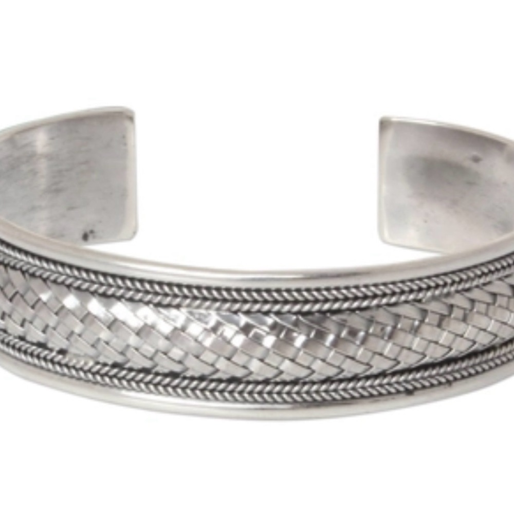 Sterling silver bracelet. Feel free to make an offer - Picture 4 of 4